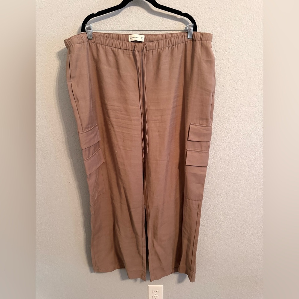 Abercrombie & Fitch Cargo Drawstring Pants – Mauve / Taupe – Size XL